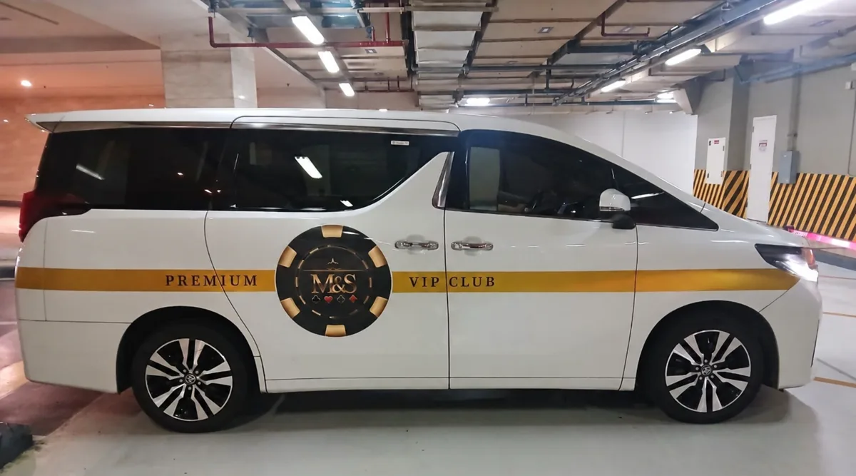Автомобиль M&S Toyota Alphard · White